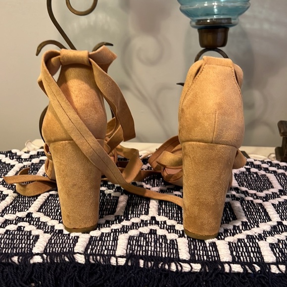 Huiyuzhi Womens Chunky Ankle Strappy Pumps Lace Up High Heels Sandals Women’s 9 - Picture 3 of 4